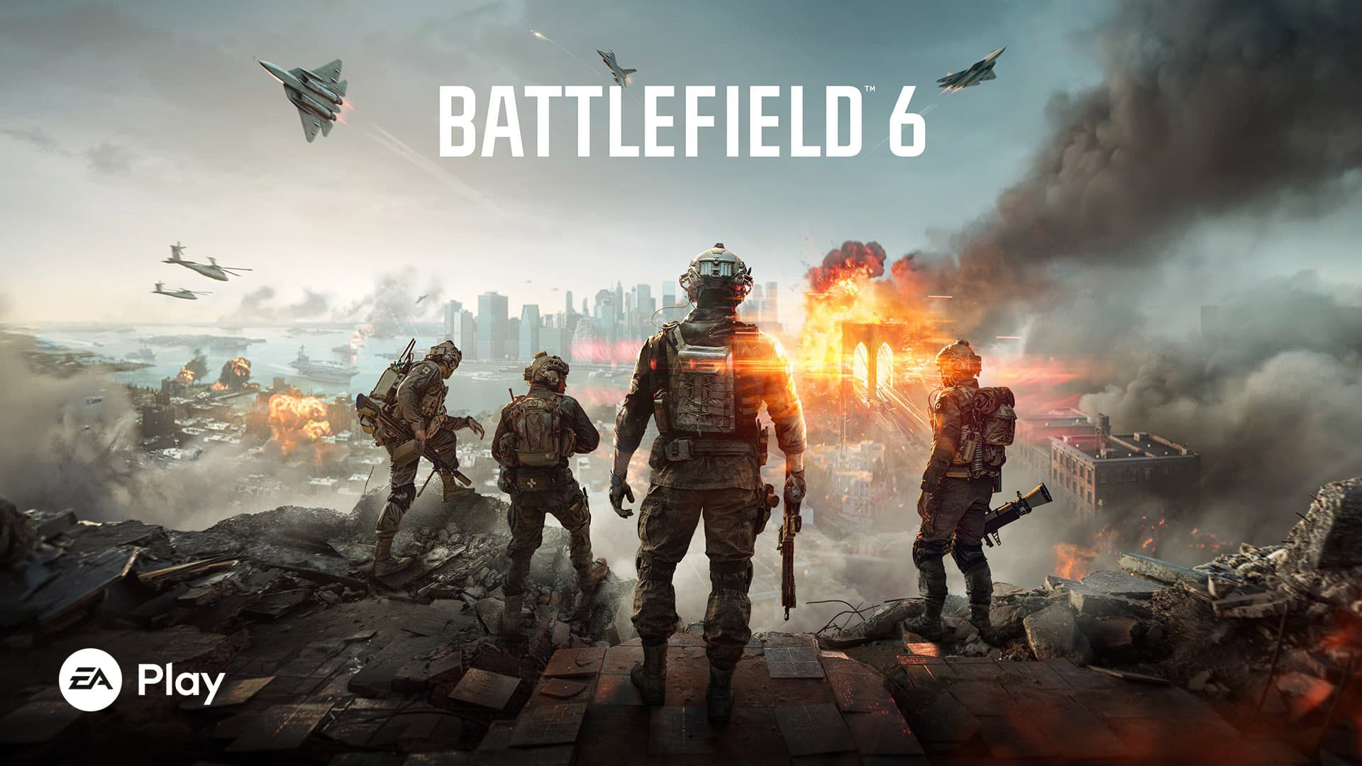 Arte principal de Battlefield 6: cuatro soldados de espaldas en una azotea en ruinas frente a una ciudad en llamas, con el logotipo de EA Play